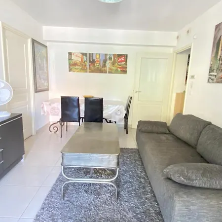 Bel Apt Avec Veranda Place General De Gaulle By Weekome Апартаменты Антиб